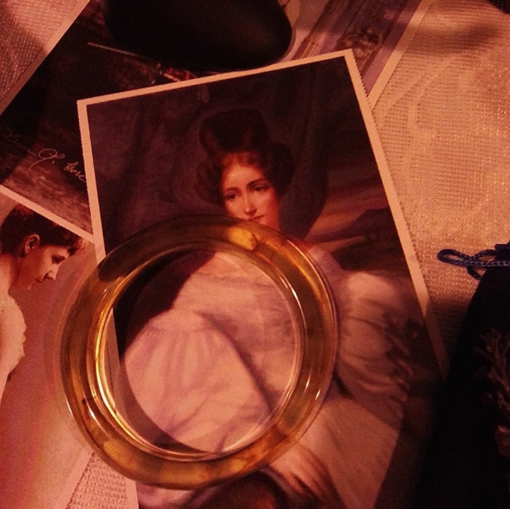 Vintage Lucsite Bracelet - Picture 2 of 4